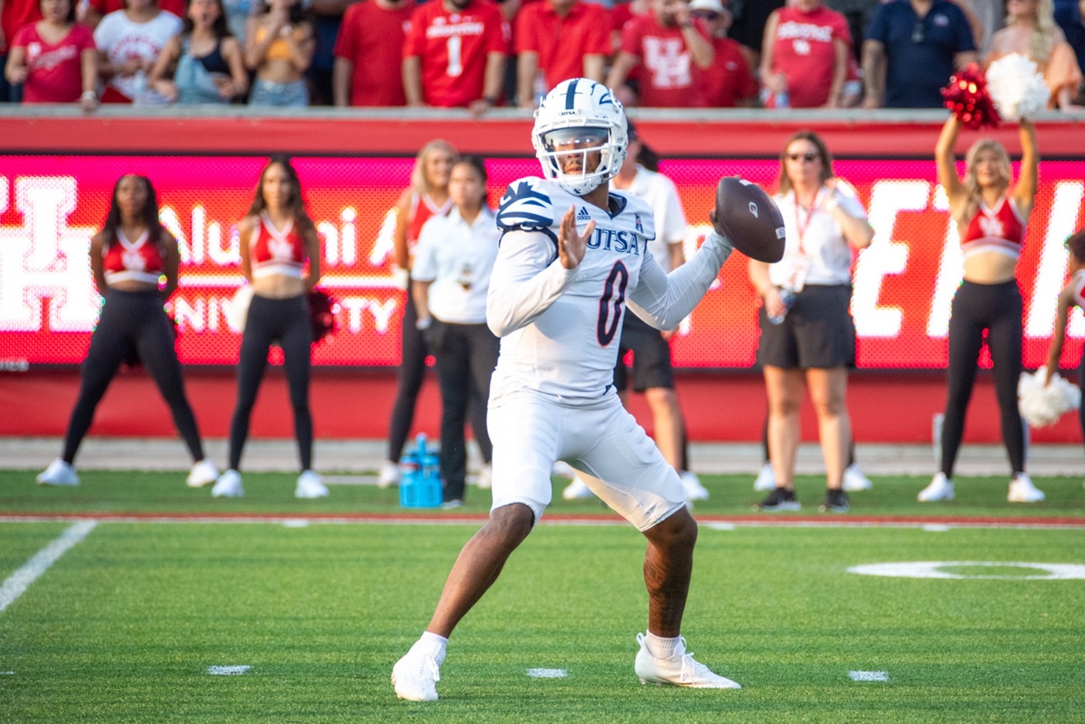 UH Coogars Beat UTSA Roadrunners