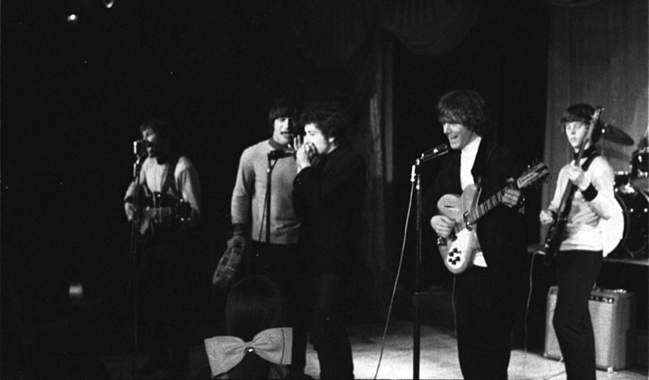 Bob Dylan joins the Byrds onstage at Ciro's on Hollywood's Sunset Blvd. in March 1965. (L to R): David Crosby, Gene Clark, Bob Dylan, Roger McGuinn, Chris Hillman. Not pictured on drums: Michael Clarke.