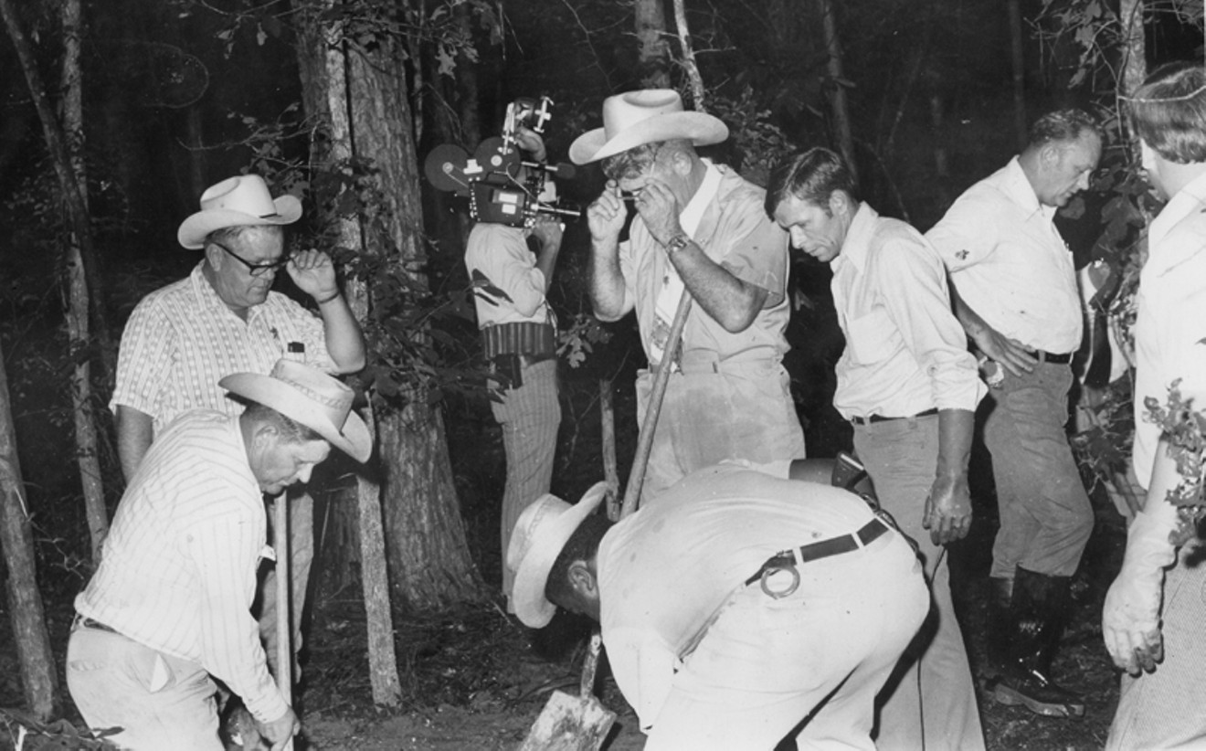 Police digging up victims' bodies in an area near Lake Sam Rayburn in 1973.