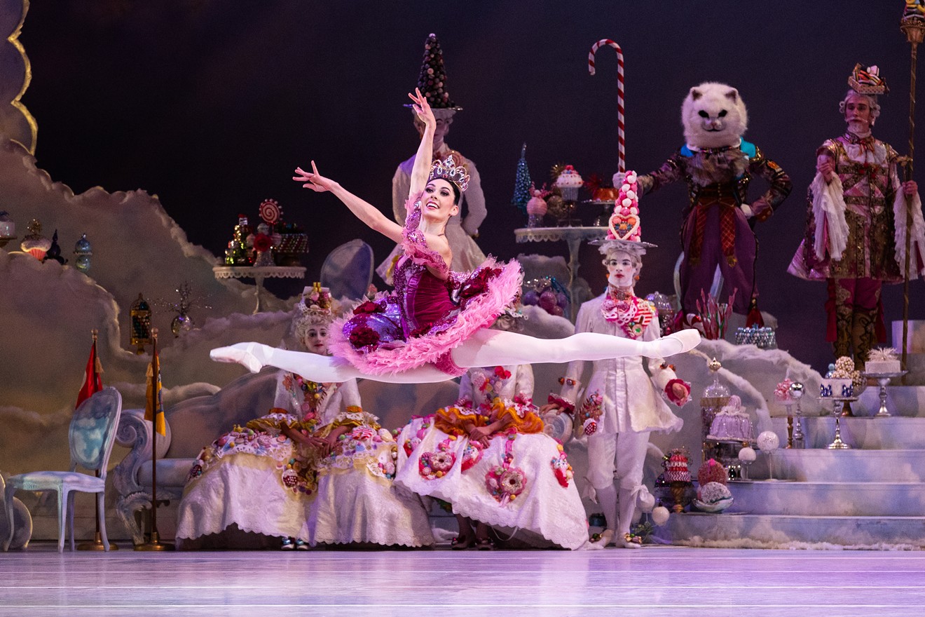 Houston Ballet Principal Beckanne Sisk as the Sugar Plum Fairy with Artists of Houston Ballet and Students of the Houston Ballet Academy in Stanton Welch’s The Nutcracker.