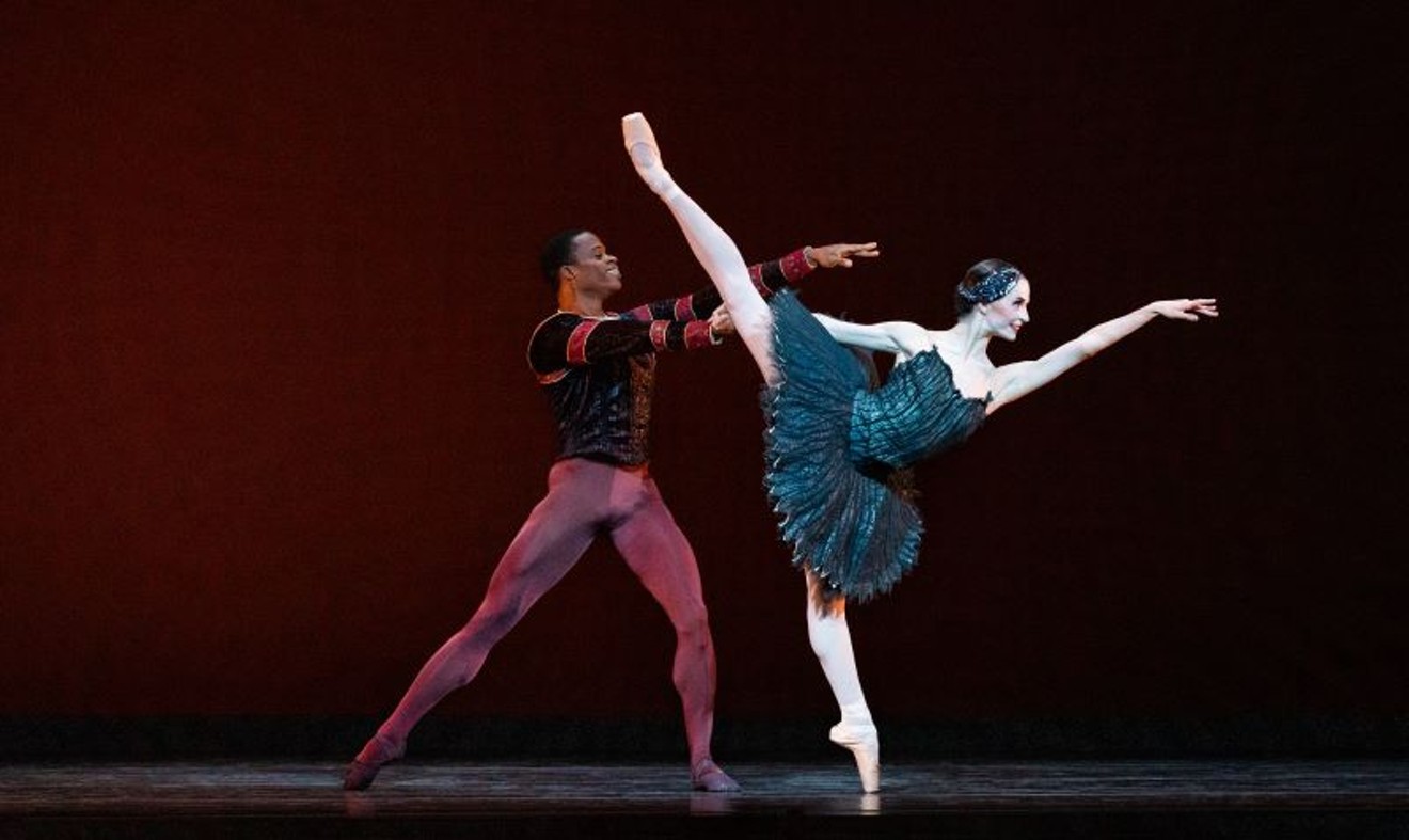 Houston Ballet Soloists Mackenzie Richter as Odile and Naazir Muhammad as Prince Siegfried in Stanton Welch’s Swan Lake.