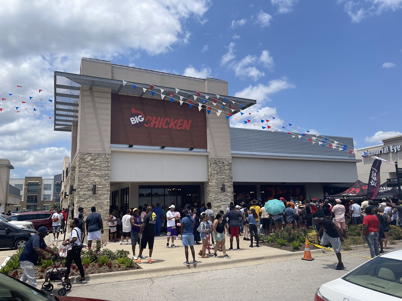 Houston Fire Marshal Shuts Down Shaq s Big Chicken Opening