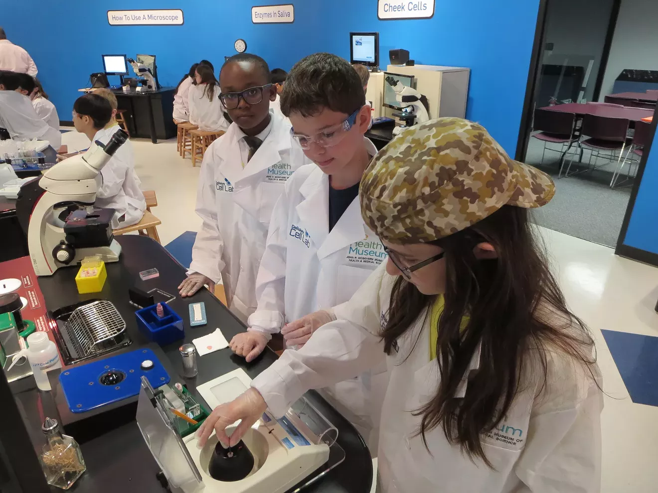 debakey-cell-lab-kids--med-stock.webp