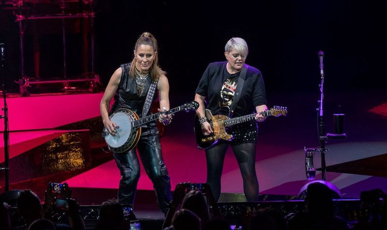 Emily Strayer and Natalie Maines of the Chicks.