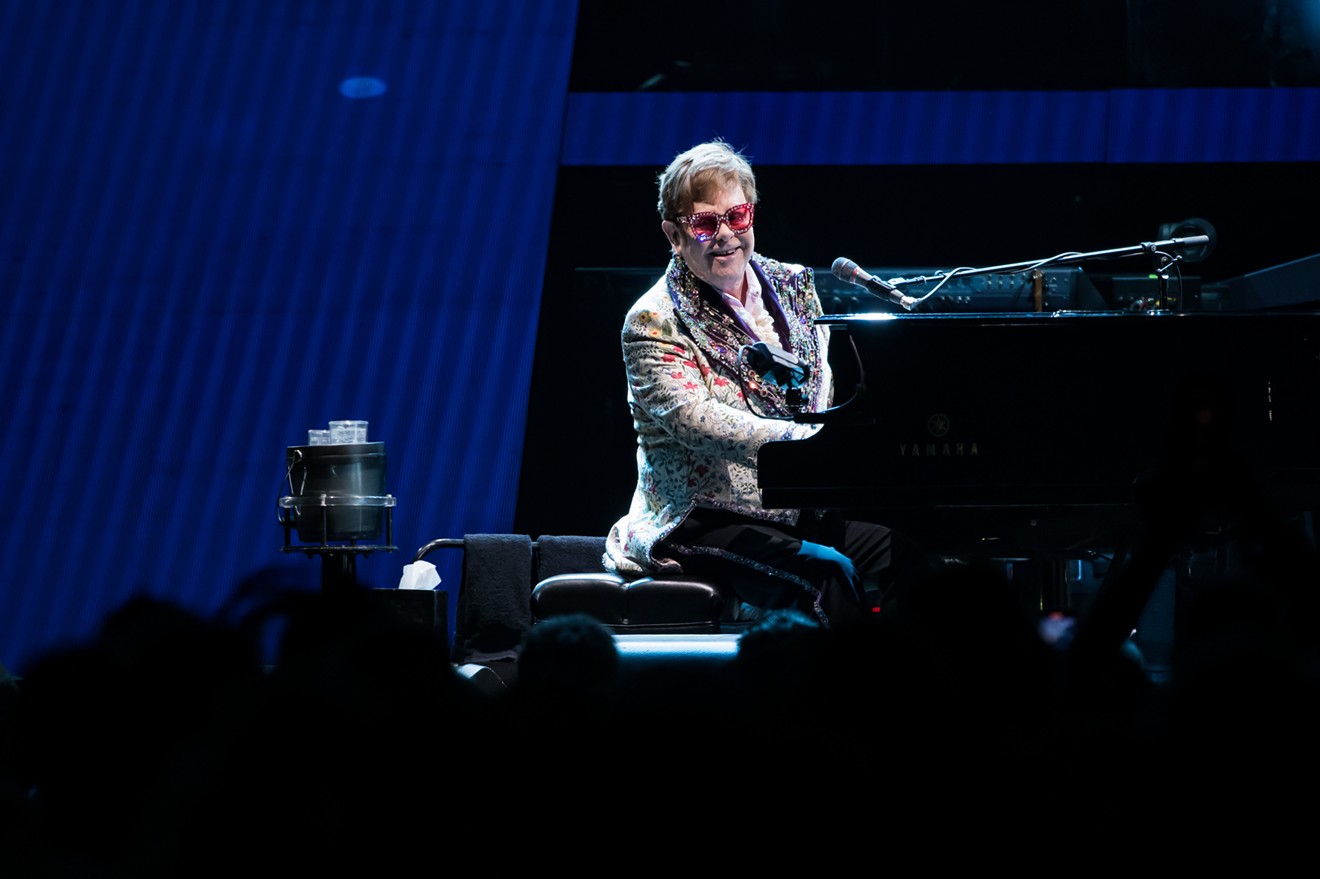 Elton John brought his Farewell Yellow Brick Road Tour back to Houston's Toyota Center last night.