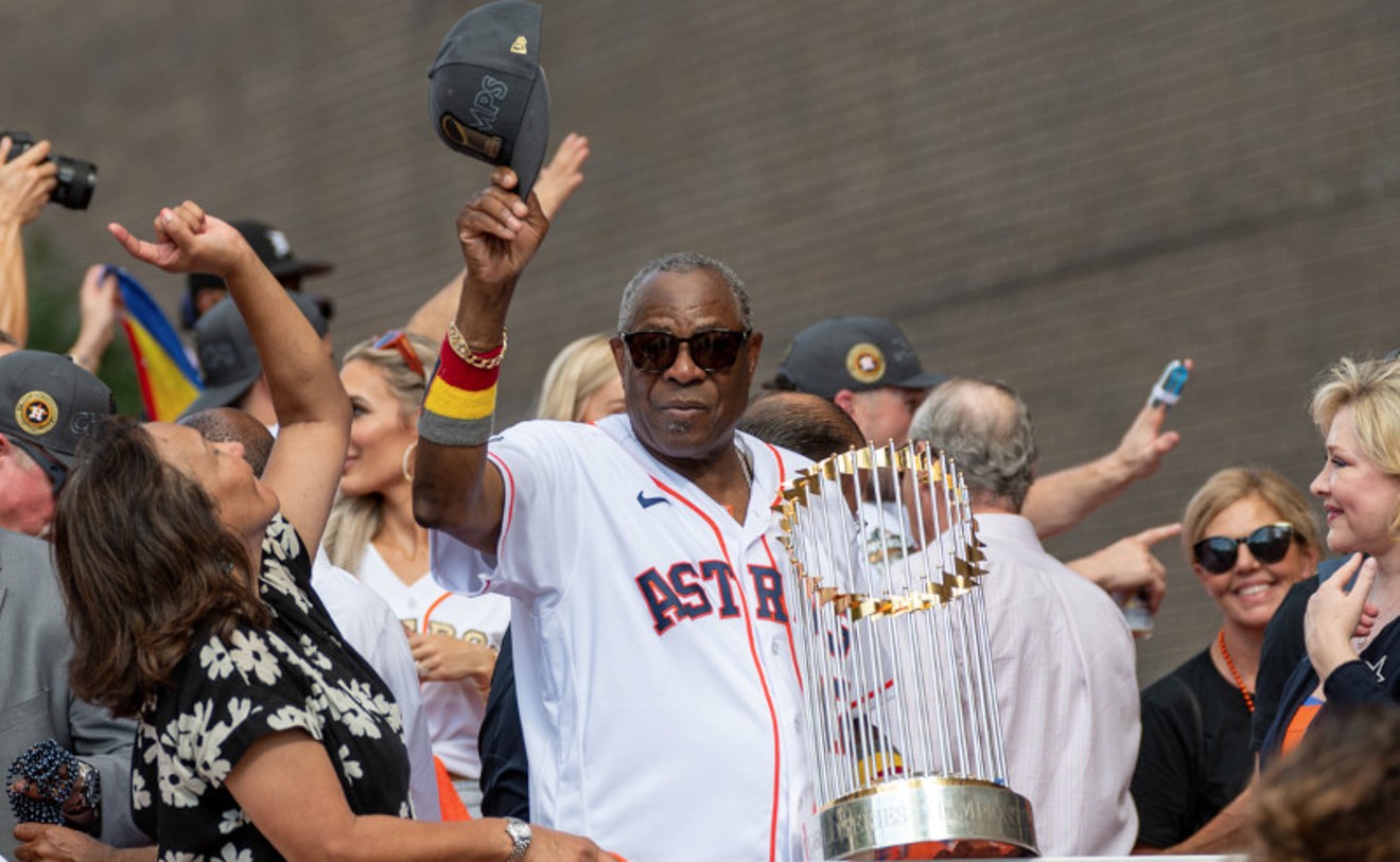 Dusty Baker tips his hat to the crowd during Monday's World Series parade.