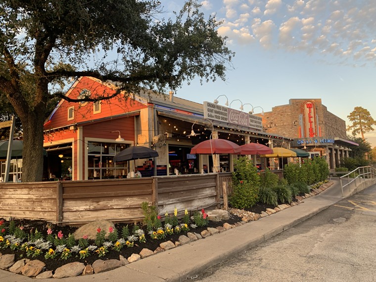 Willie's patio is a great spot to enjoy a warm winter's day in Houston. - PHOTO BY LORRETTA RUGGIERO