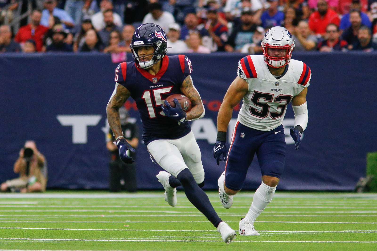 Charles Omenihu cheers on Deshaun Watson against Texans