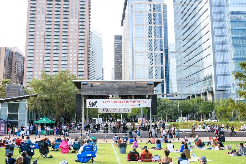jazzy_sundays_in_the_parks_at_discovery_green_in_downtown_ho.jpg