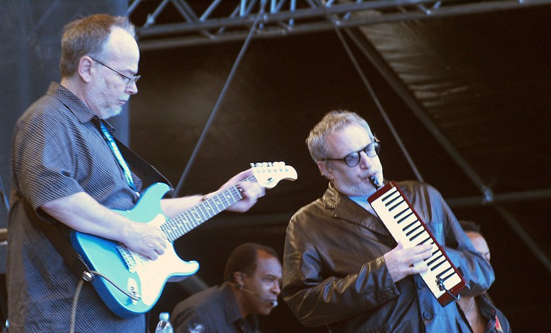 Walter Becker and Donald Fagen onstage as Steely Dan ihn 2007.