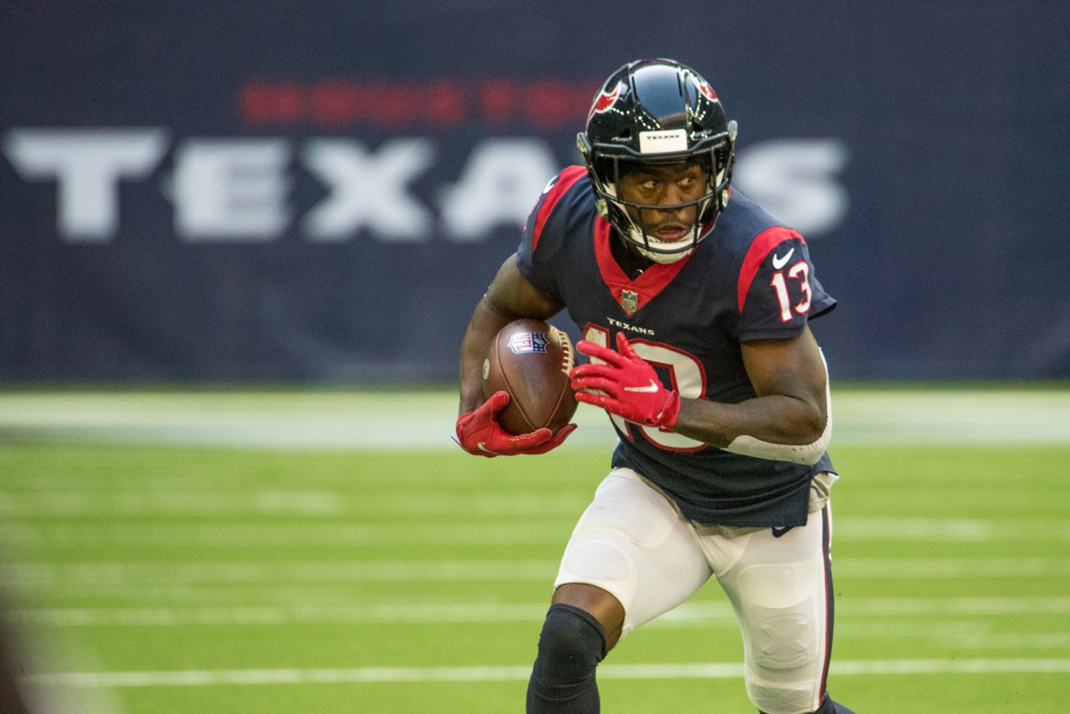 Texans WR Metchie on field for 1st day of camp after missing last year  following cancer diagnosis